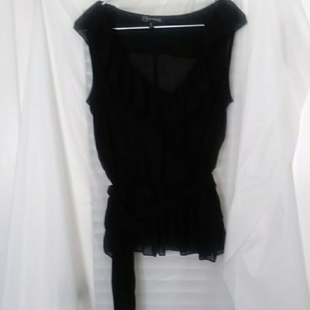 Short-sleeved blouse